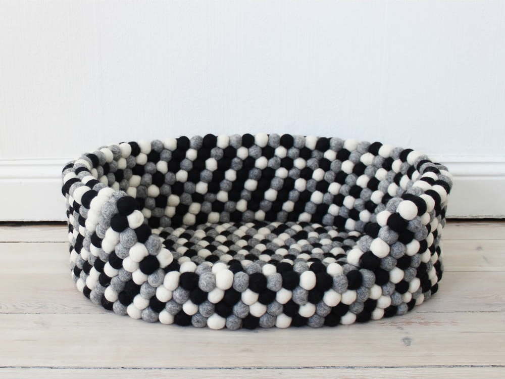 Černo-bílý kuličkový vlněný pelíšek pro domácí zvířata Wooldot Ball Pet Basket