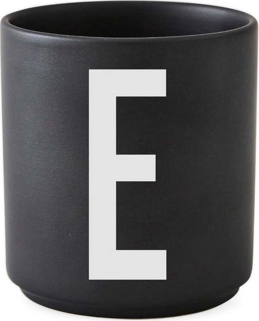 Černý porcelánový hrnek Design Letters Alphabet E